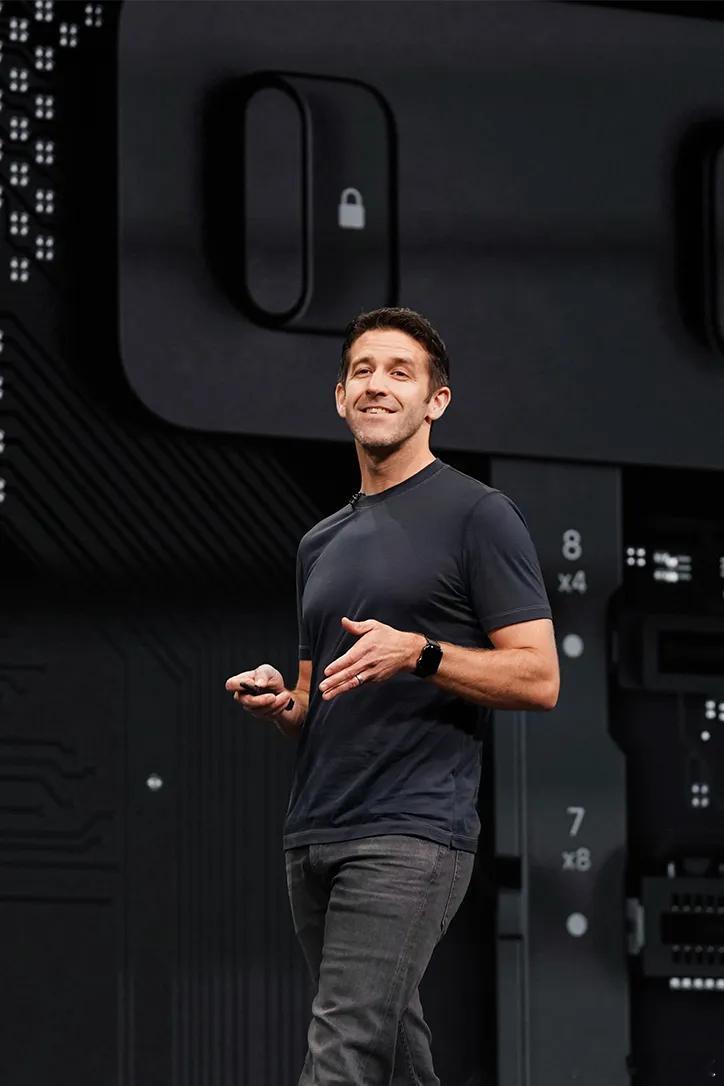 【新任AppleCEO简介】JohnTernus（约翰·特努斯）现年50岁，