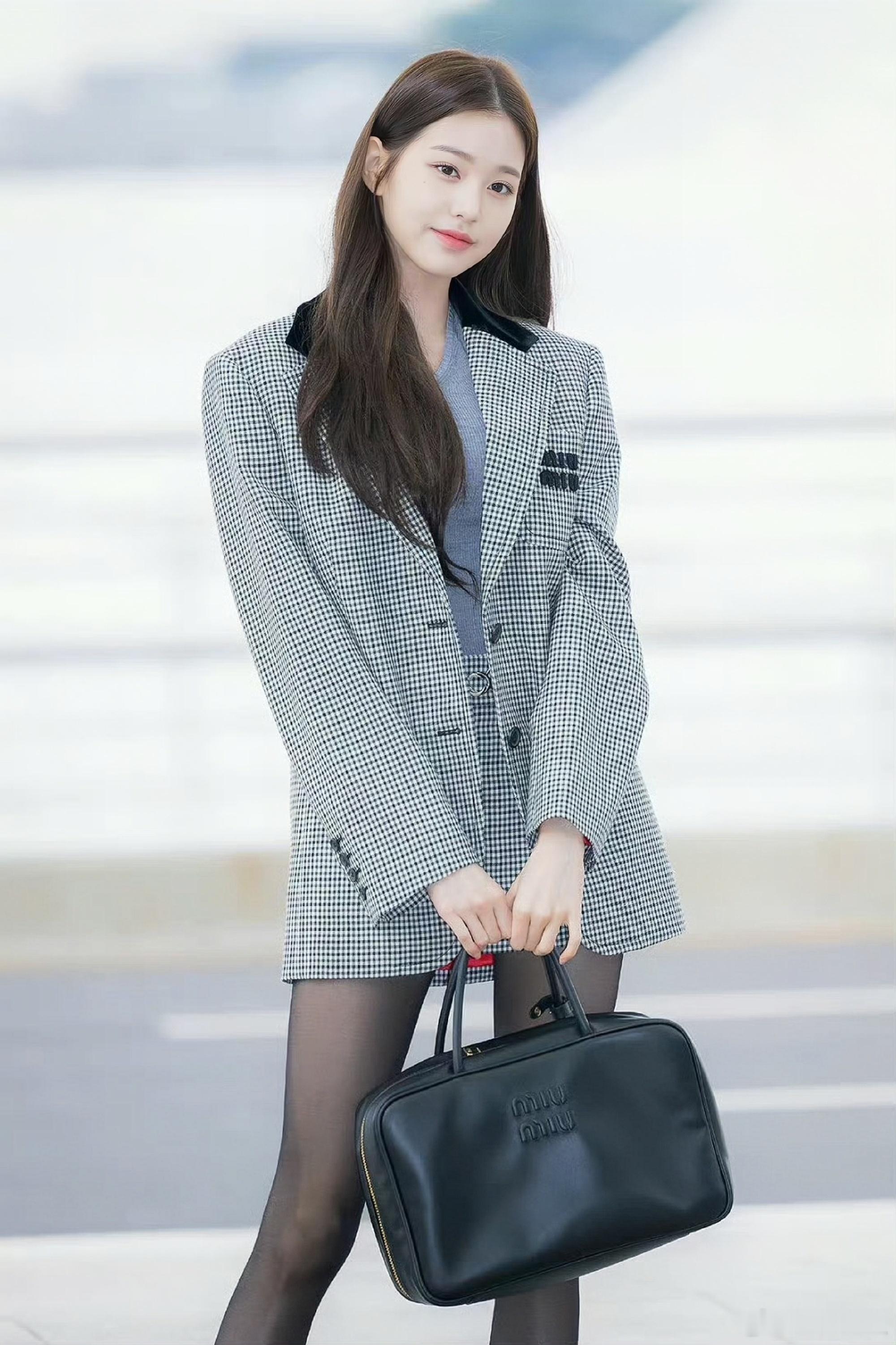 miumiu有张元英真是天大的福气张元英机场新闻图直拍：她真的好适合Mium