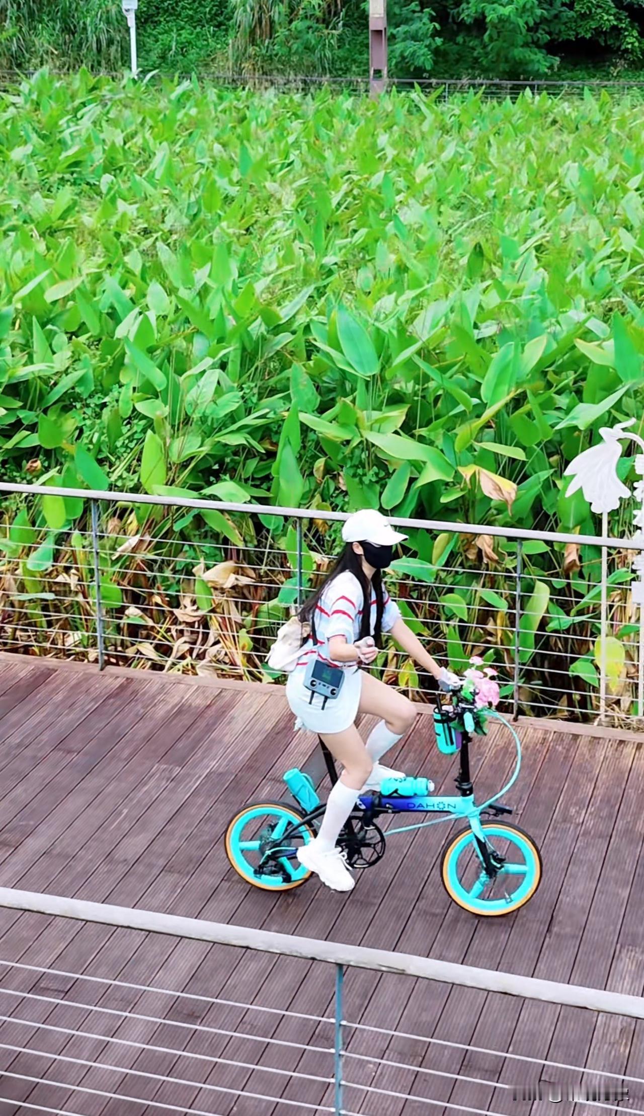 好像是个美女…