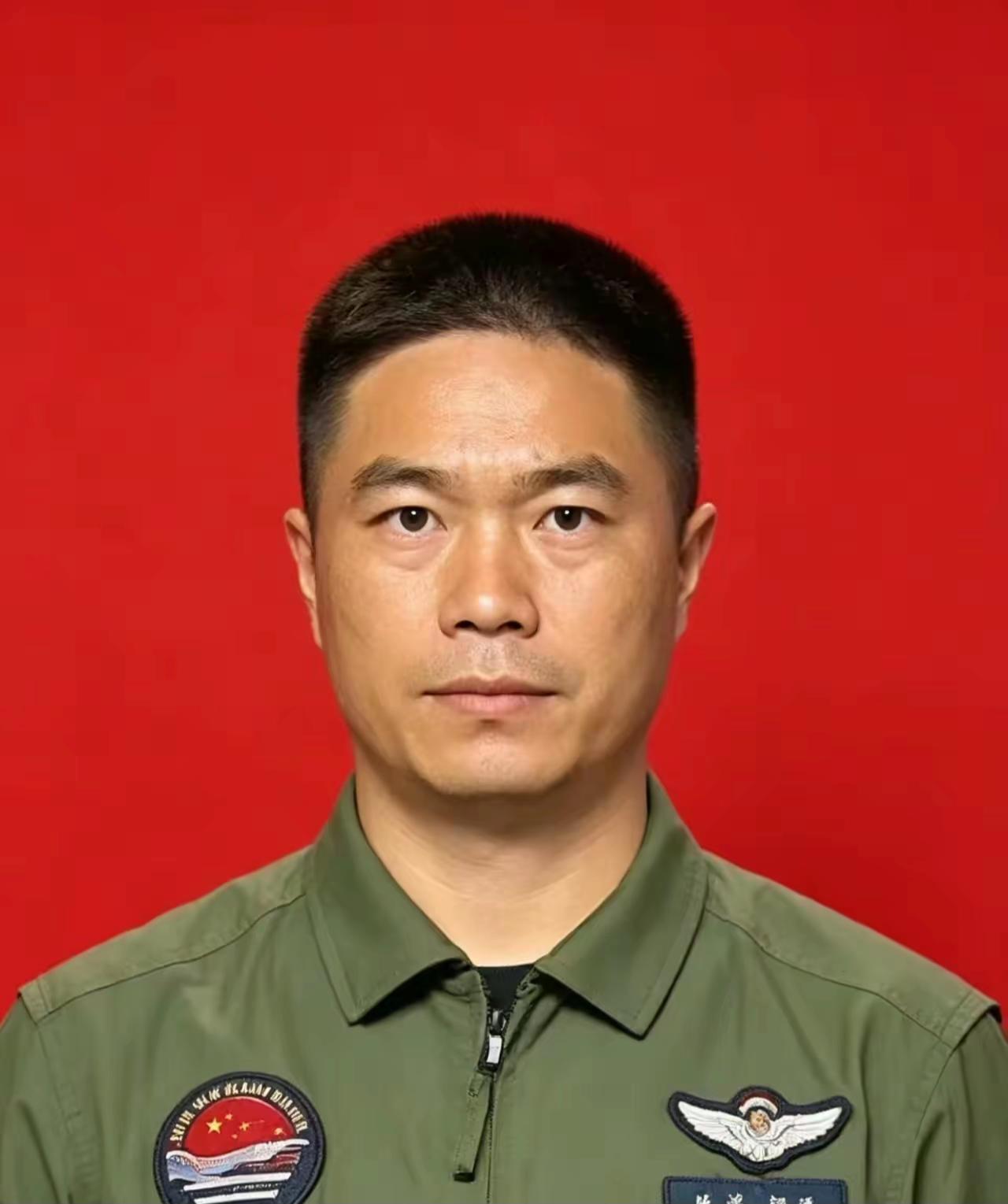 张敏，男，汉族，1987年12月出生，四川绵竹人，2010年招飞入伍，海军一级飞