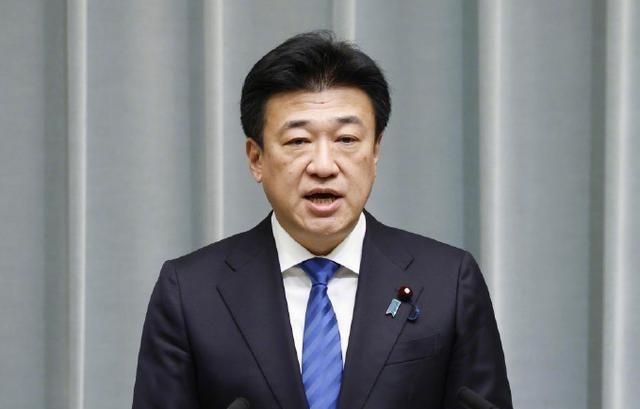 根据NHK报道，日本内阁官房长官木原棯在发布会上说：“中方现在正向国际上传达错误