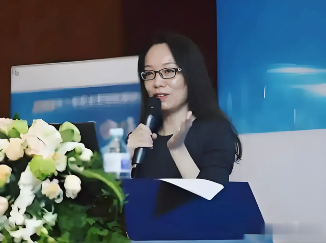 一人寿保险公司女副总裁被查,长得漂亮,还很年轻!热爱瑜伽健身