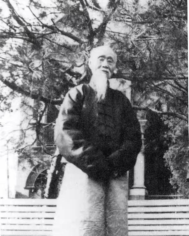 1867年，赵烈文对曾国藩预言，大清50年内必定灭亡，曾国藩不信，赵烈文说：得天