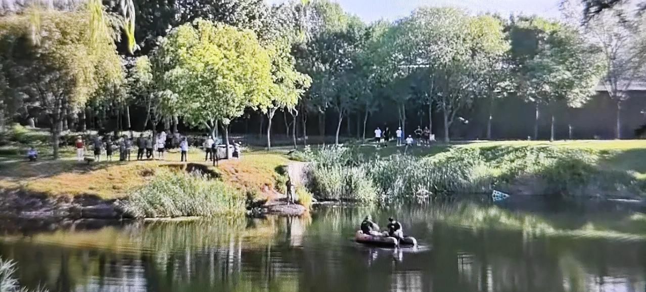 今天凌晨，青岛胶州市二里河公园附近一水库发生一起溺水事件！溺水者是一个15岁的临