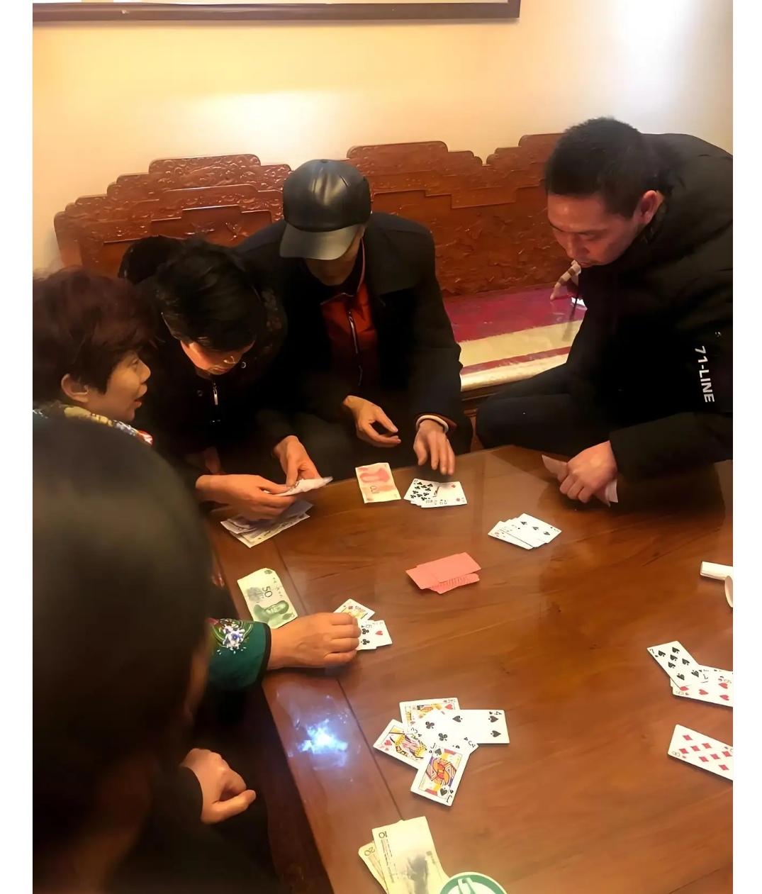 大姐都有点走火入魔了，整天不合计别的，就琢磨：这孩子他吗的跑哪去了啊？现在怎么样