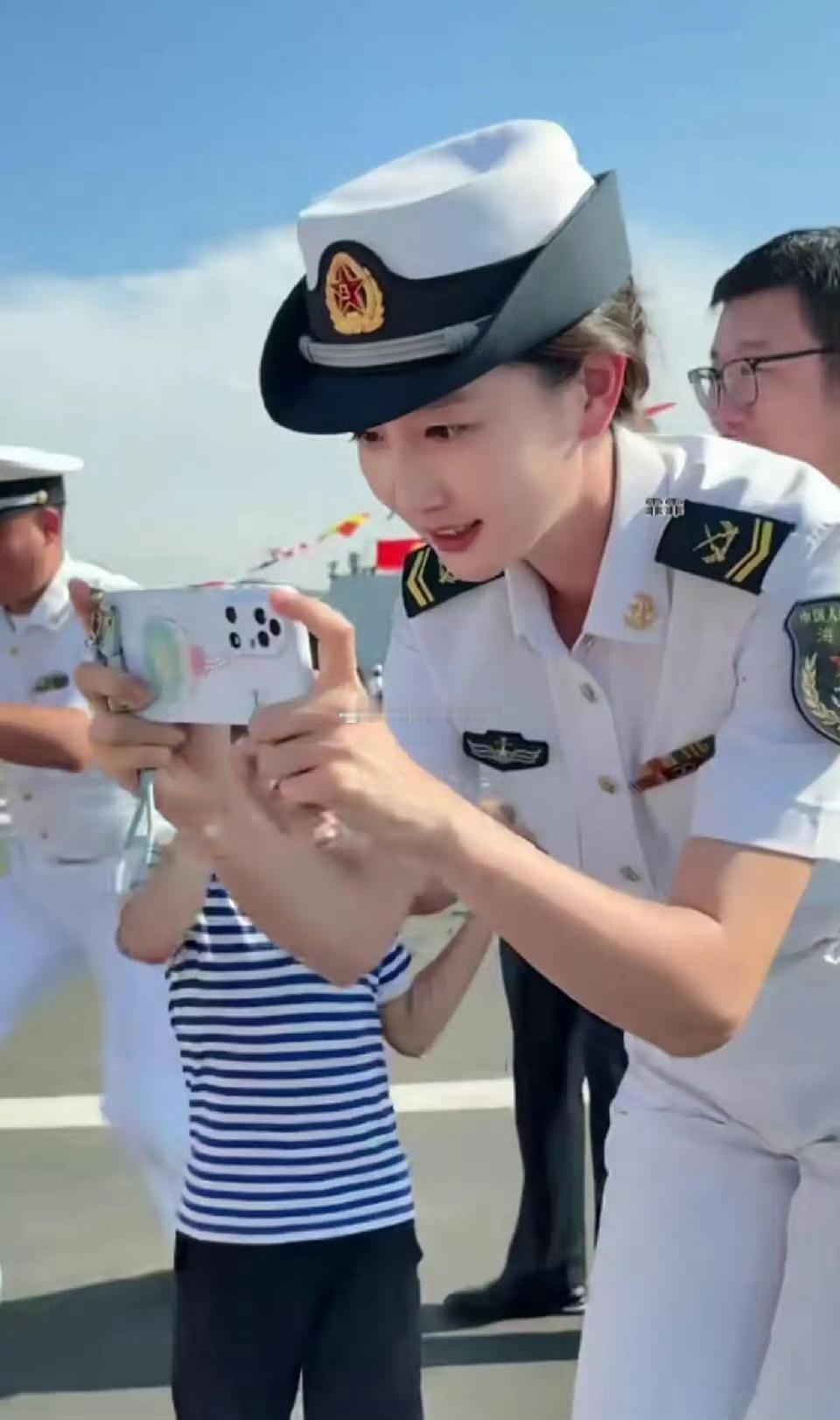 第一次见五个摄像头的手机