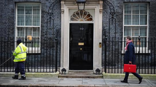 唐宁街10号要易主？斯塔默首相一职岌岌可危不久前成功访问中国的斯塔默，正竭力