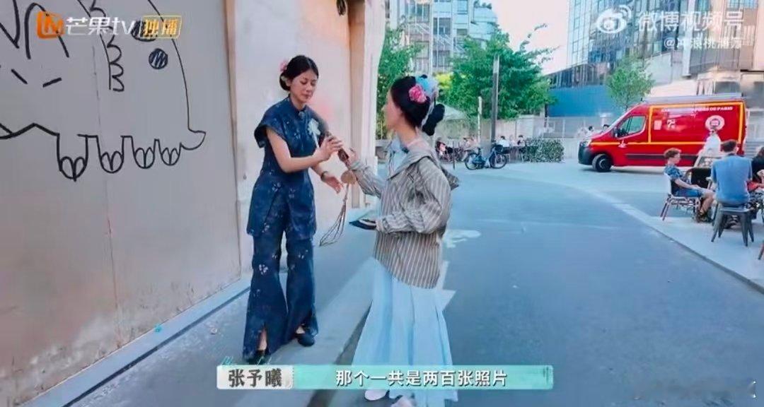 张予曦给赵昭仪怒拍二百张照片一堵可爱墙就能拍出这么多素材，赵昭仪的表现力和张予