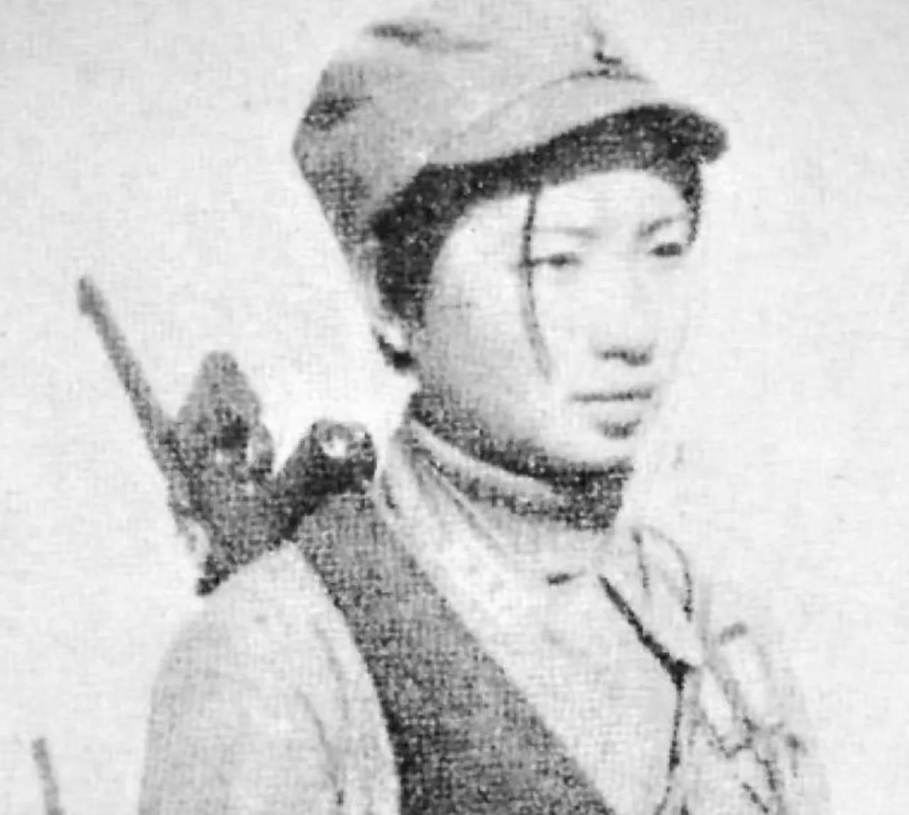 1935年，洞房花烛夜，新娘子一把掀开自己的红盖头，劈头盖脸的对着新郎便开始讲起
