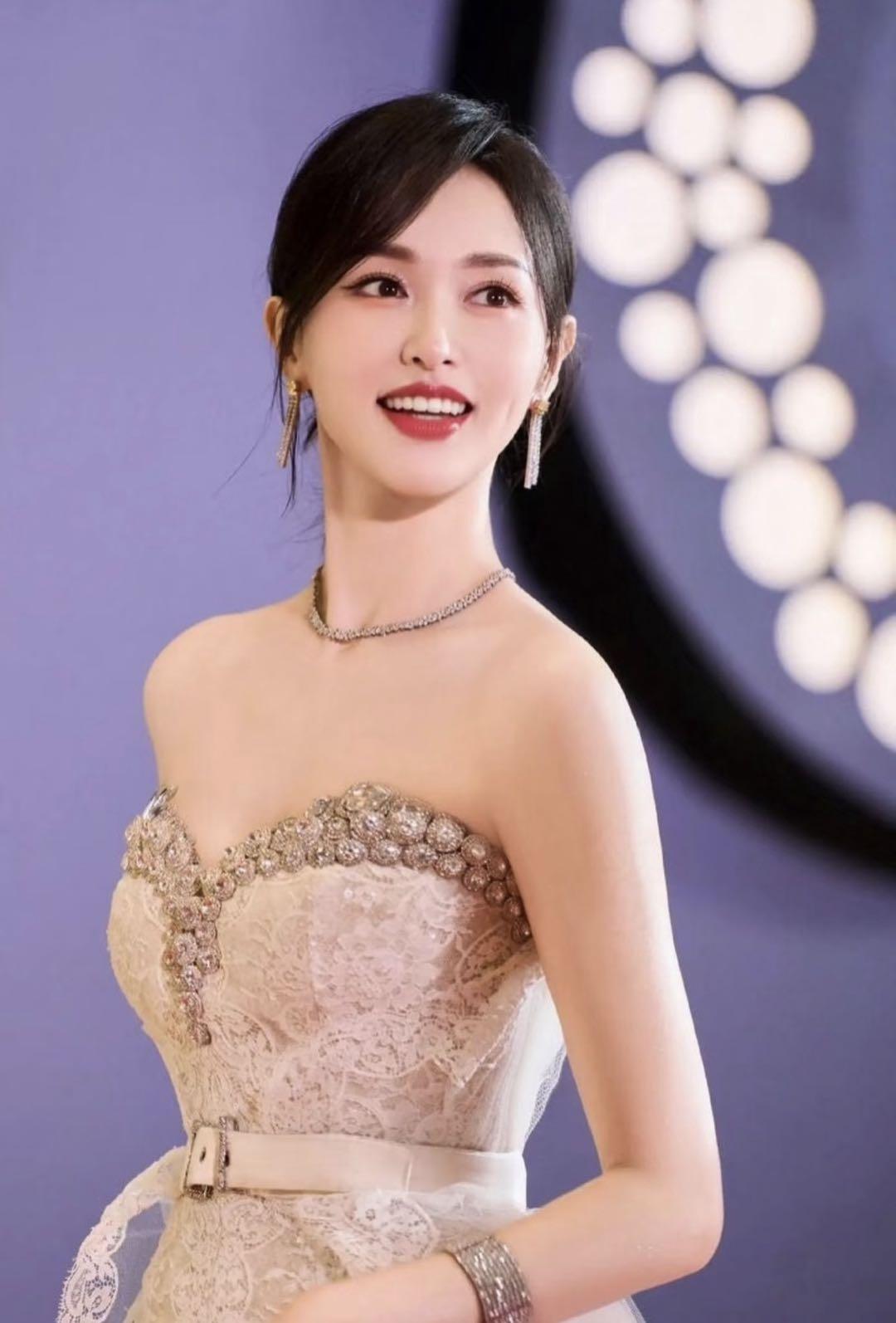 终于知道为啥大家推测唐嫣罗晋已经离婚了。话说，女明星嫁人后多数都会选择半隐退