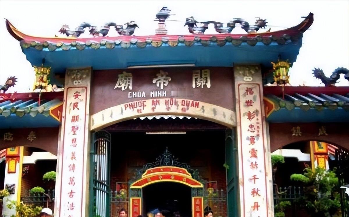 越南孩子翻开历史书，为何先见到秦始皇。越南学生第一堂历史课，常常不是本国王朝