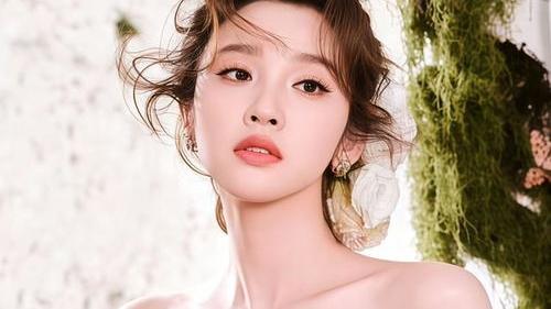 你知道吗？唐艺昕因皮肤问题近4年未拍戏！4月3日，她在《乘风2026》初舞台直播