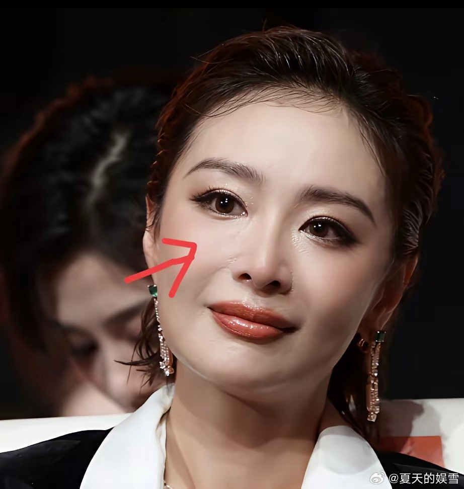 终于有人意识到事态严重性了当影后落在卫诗雅身上时有的人眼泪都快出来了，这个人不是