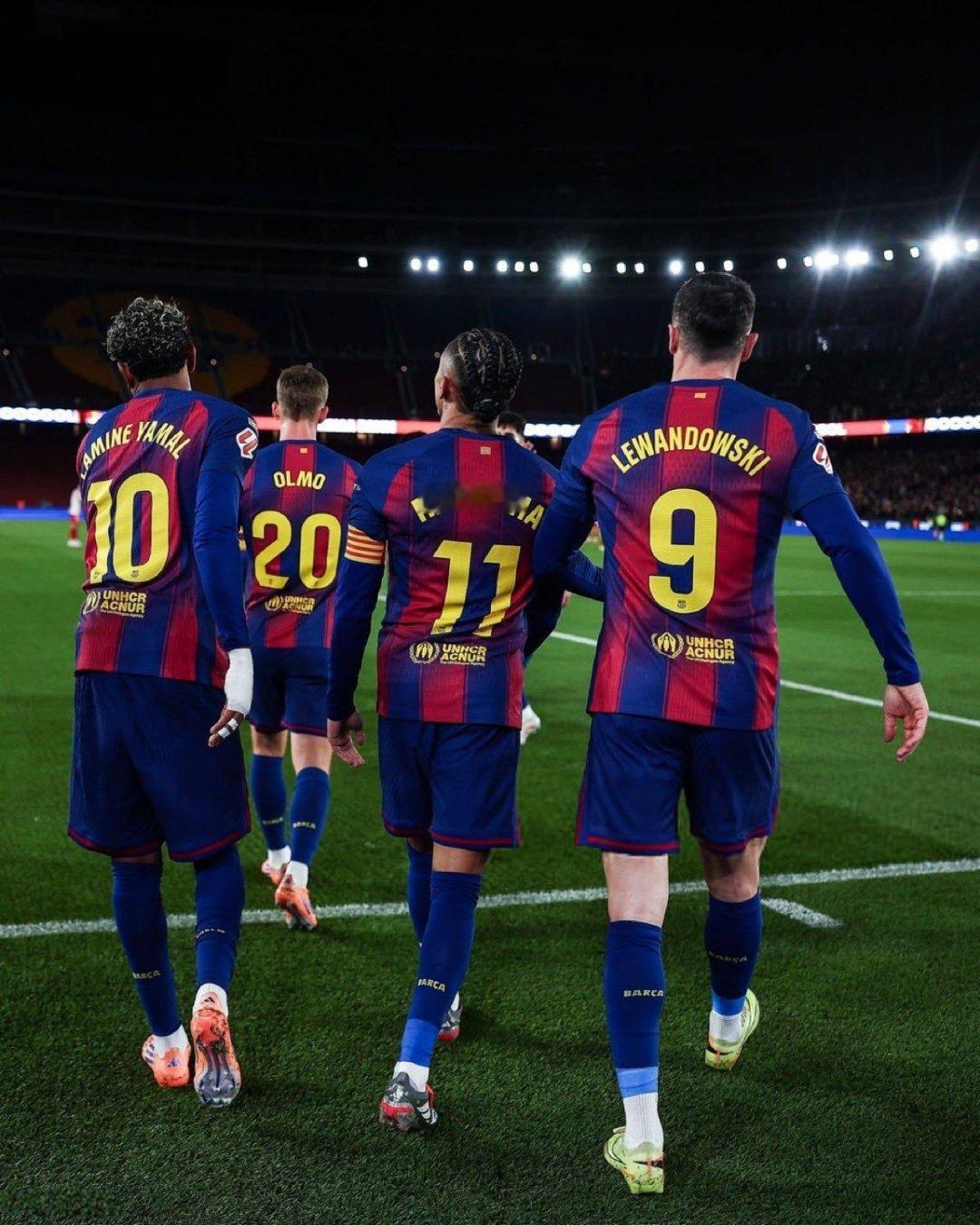 先锋报：巴塞罗那计划下赛季在进攻端进行调整，不再依赖莱万多夫斯基❌✅俱乐