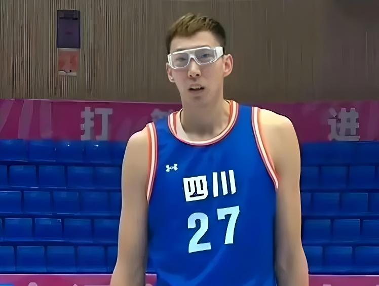 周琦在国内这么厉害，为什么不去打NBA？全运会男篮四分之一决赛，周琦所在的四