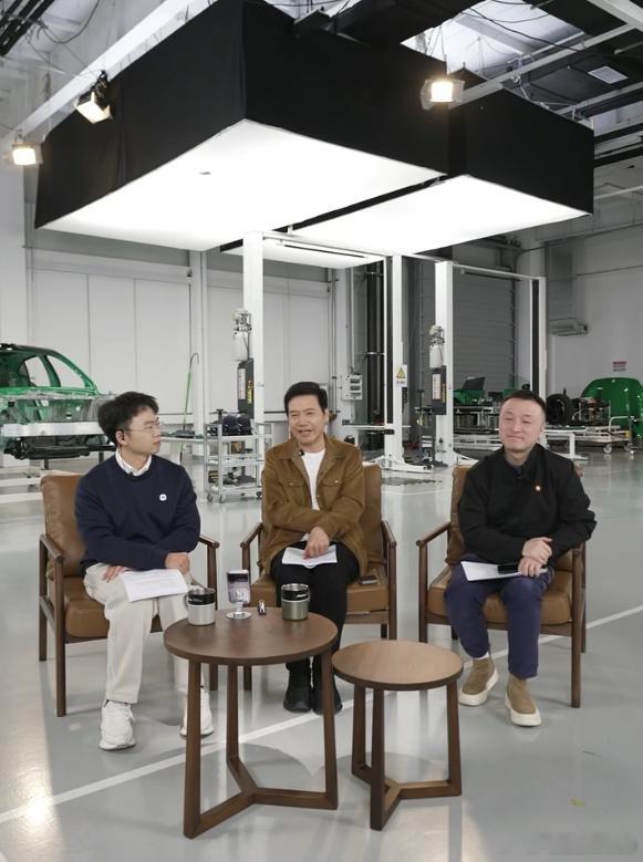 今晚的直播，最精彩的就是“小字营销”小米直接认错，虽然没用大字虚假宣传，小字只是