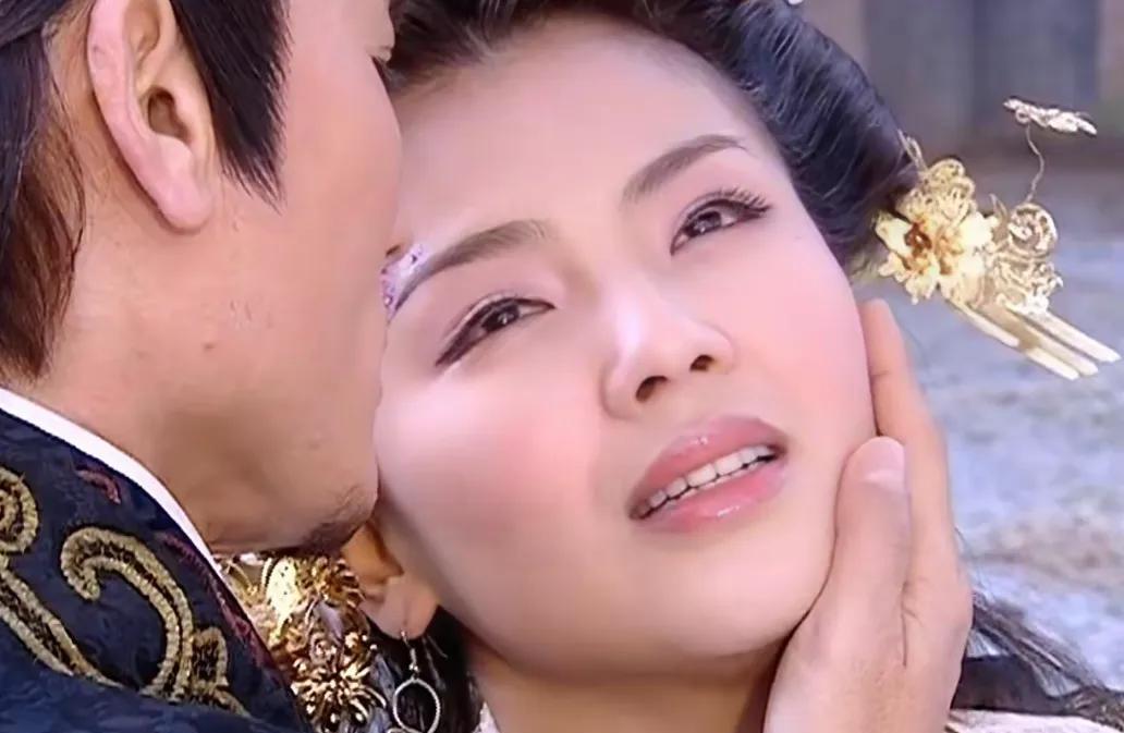 公元964年，赵匡胤灭了后蜀，见到了艳名远播的花蕊夫人，一番交谈后，就迫不及待将