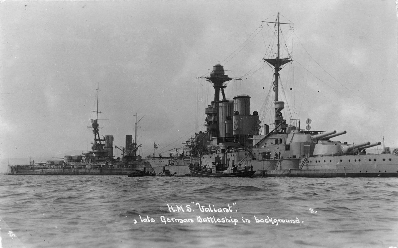 难得一见：巴伐利亚号与勇士号战列舰同框图1为一战结束后，在斯卡帕湾的德国海军“