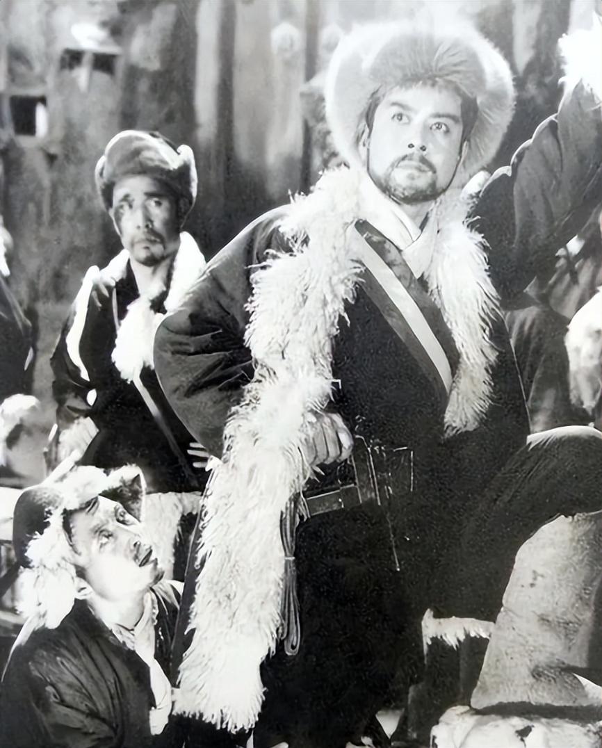 1957年的秋天，一本名为《林海雪原》的新书爆火，北京王府井的新华书店门口，罕见