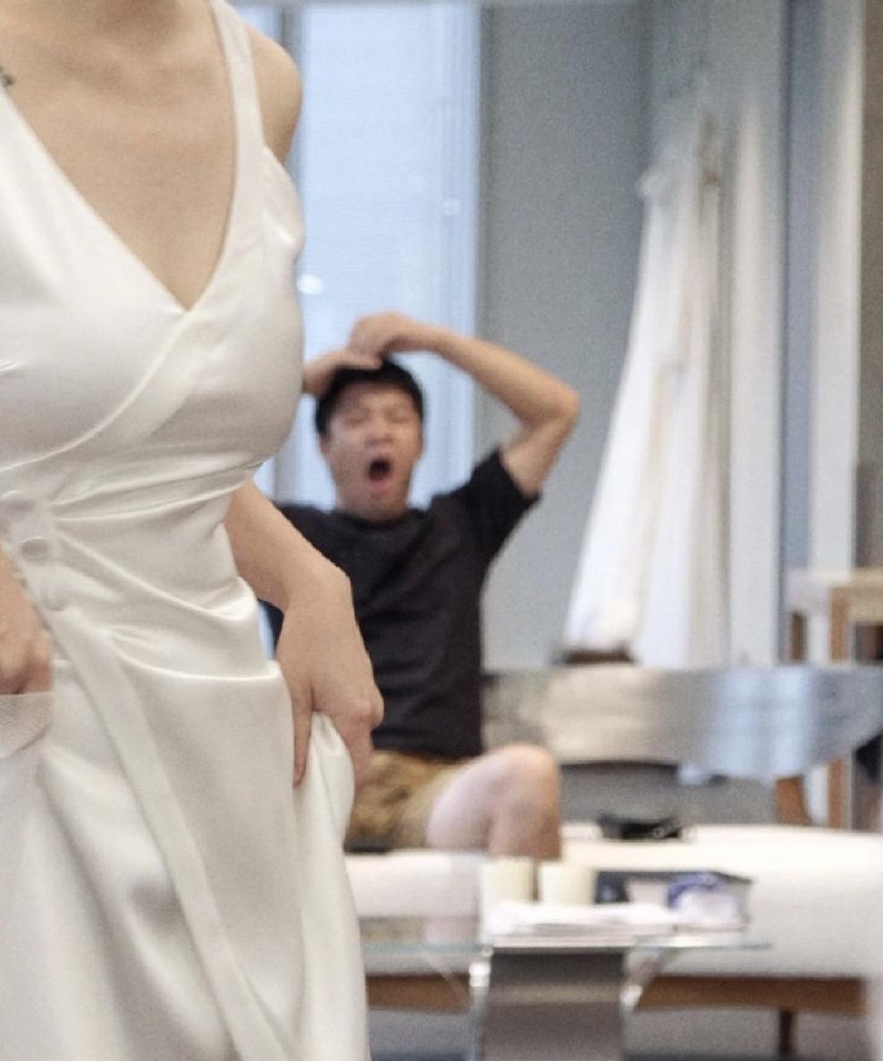 “试婚纱真的没必要带老公”