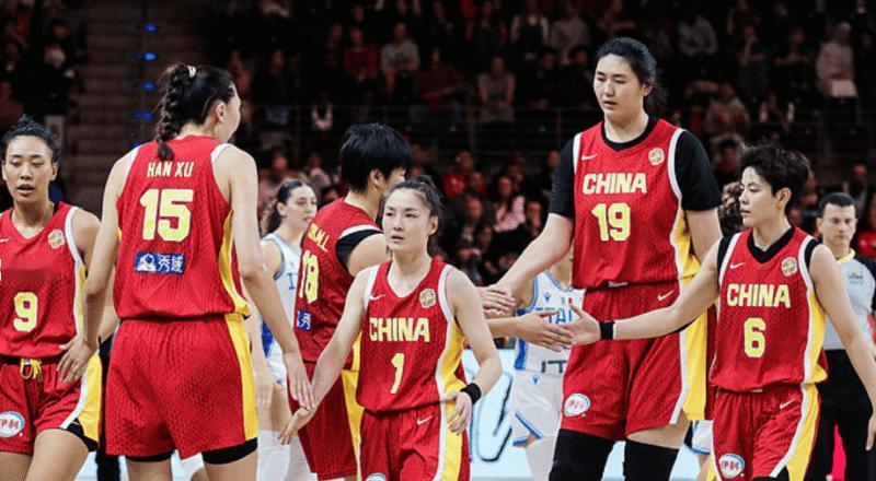 中国女篮若止步世界杯8强，100%只剩两条路可走！第一个，主教练宫鲁鸣下课，通