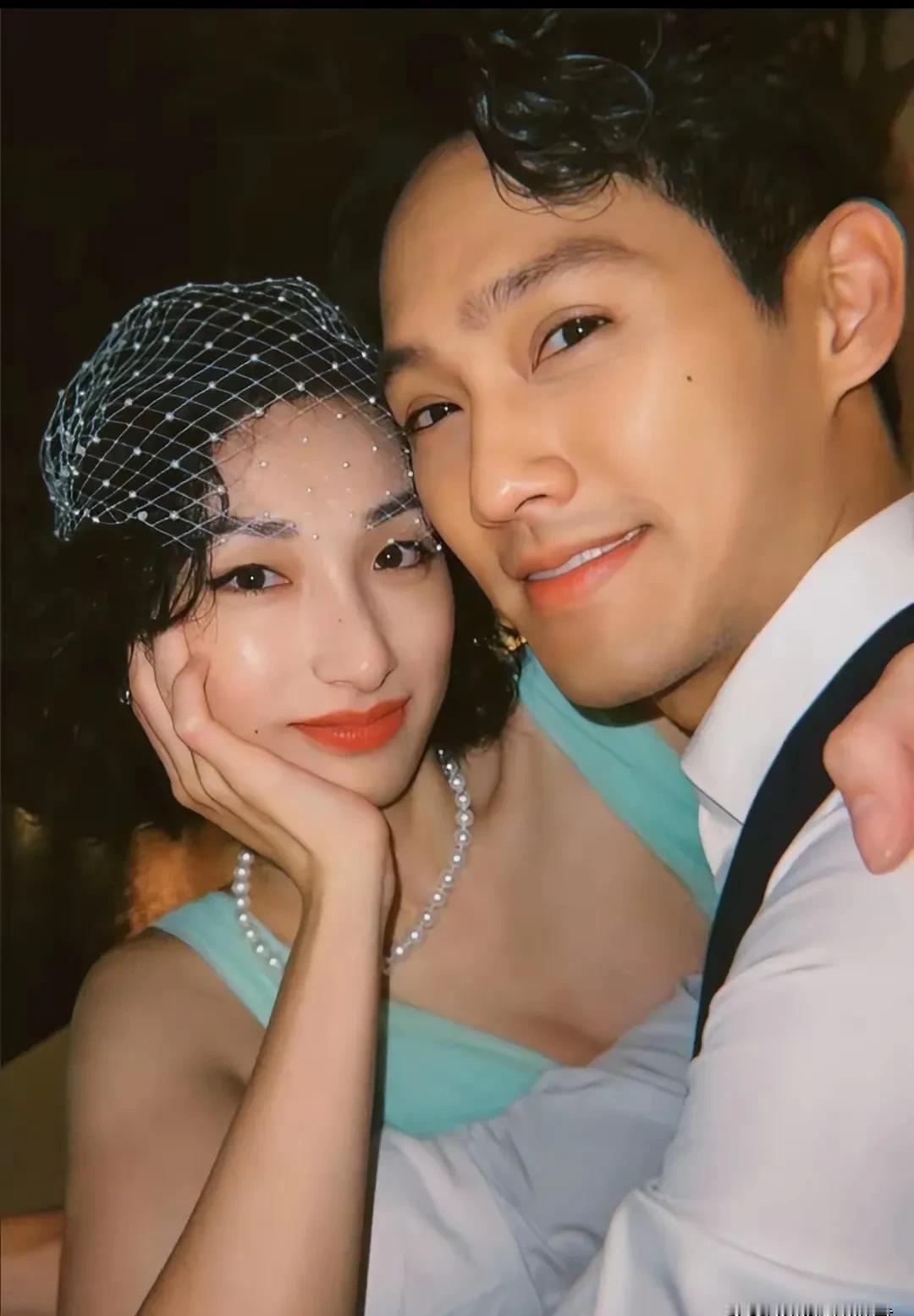 黄恺杰结婚了，对象是圈外金融女刘凯茵。婚礼低调，新娘气质像极了年轻赵雅芝。网