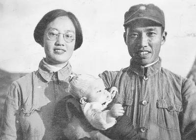 左权若在可评大将还是元帅？1942年5月22日，左权在太行山前线给妻子刘志写了