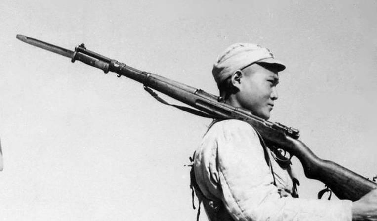 三八式步枪，也就是俗称的“三八大盖”，有不少实战传奇故事。它诞生于1905年，以