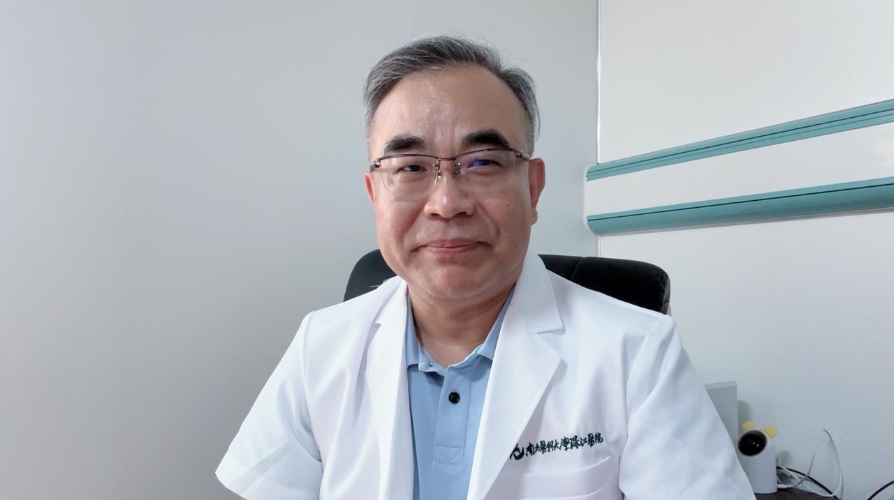 “乔医生，您自己每年也做胸部CT吗？您有没有肺结节”我经常说，只要有呼吸，肺里面