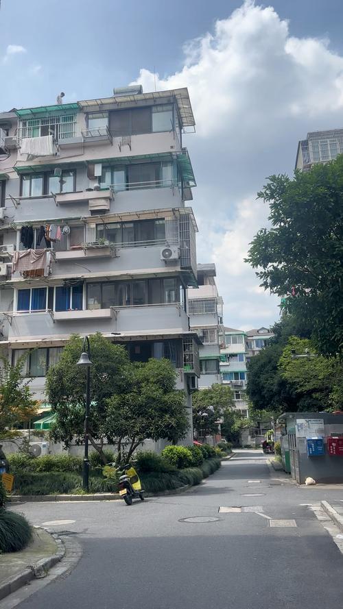 网友问：杭州采荷小区，是拆是改？杭州采荷小区目前是“部分拆迁”与“整体改造”并行