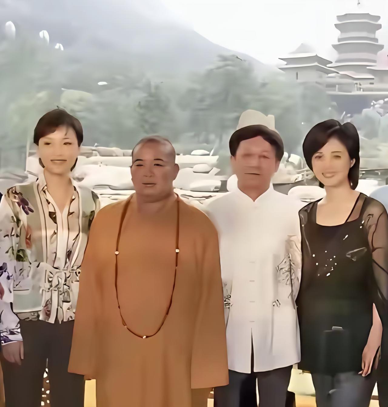 王铎：天在看，人也在看。