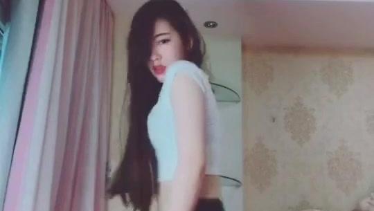 金泫雅主打歌曲《怎样?》强烈节奏展现K-pop