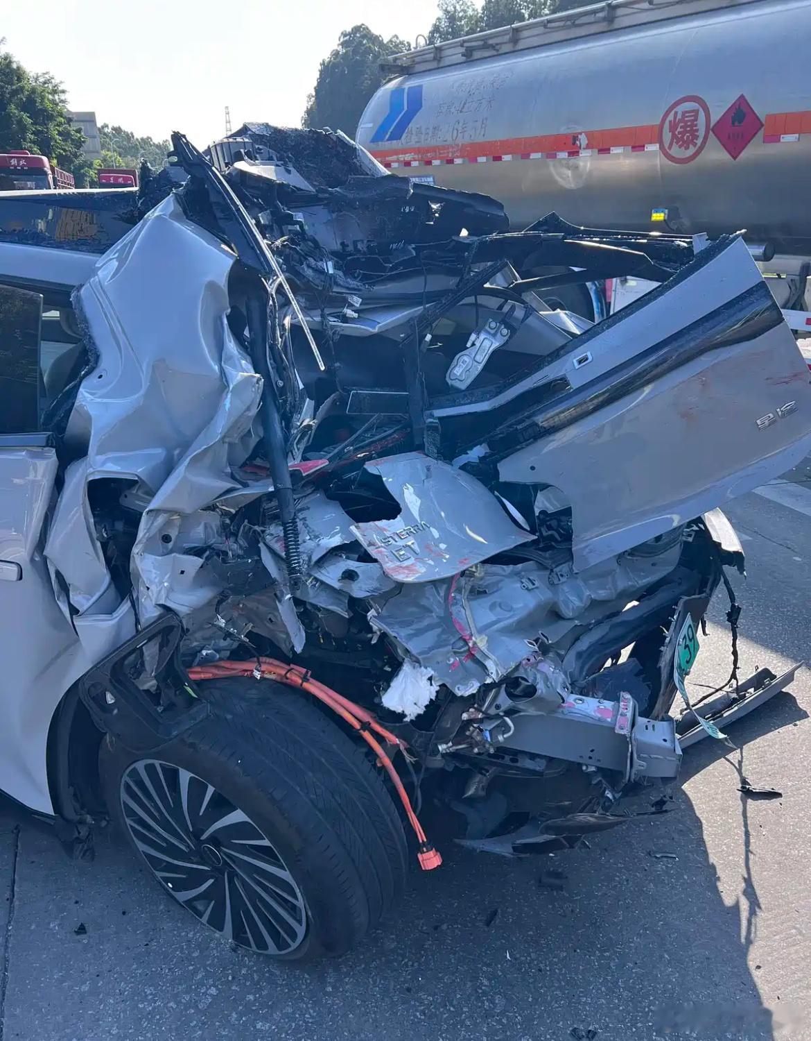 汽车民生“下次还买星途et”，原因简单粗暴！网友发文说：“今天星途et救了我一