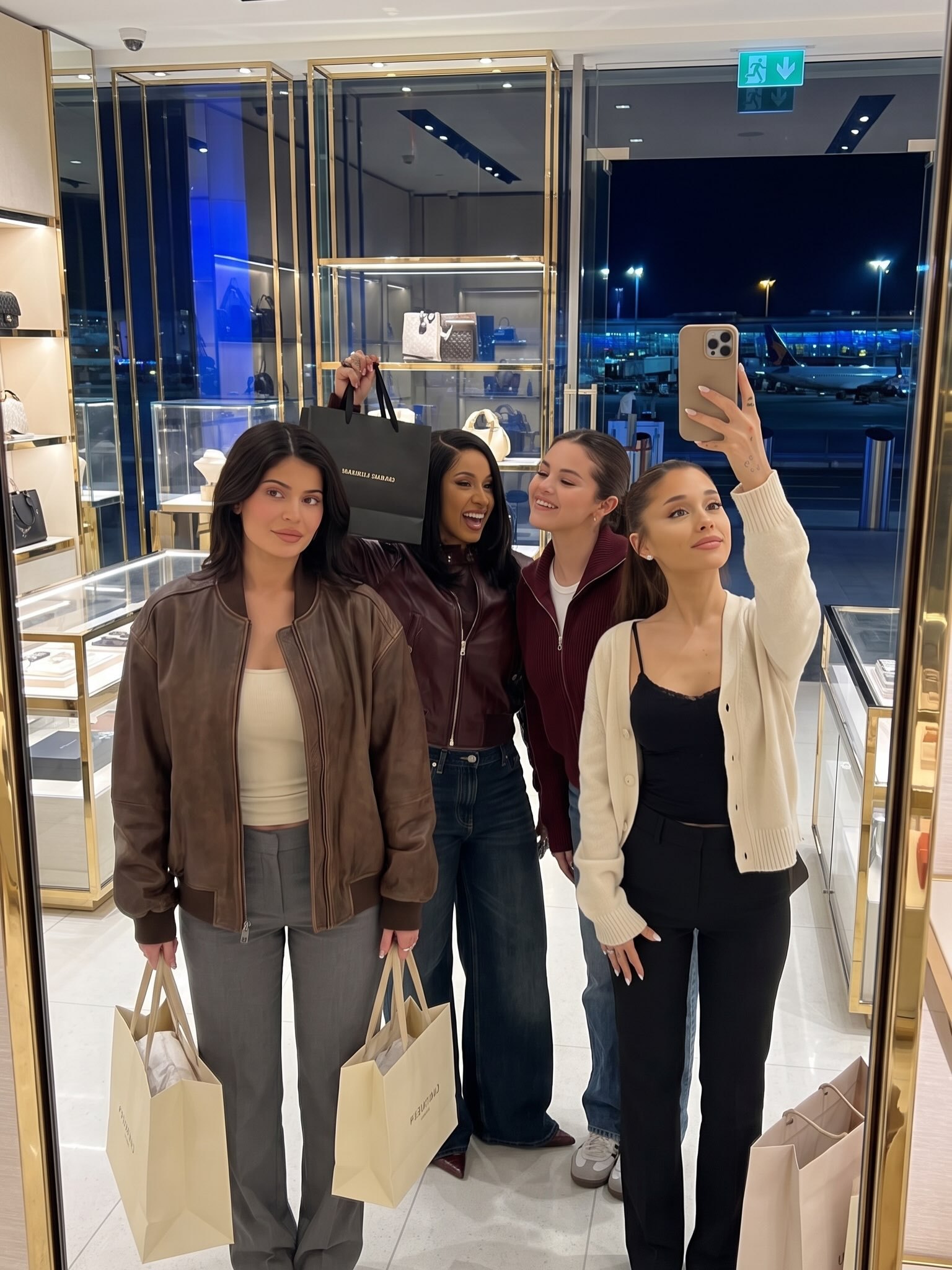 📸KylieJenner、SelenaGomez、CardiB、Ari
