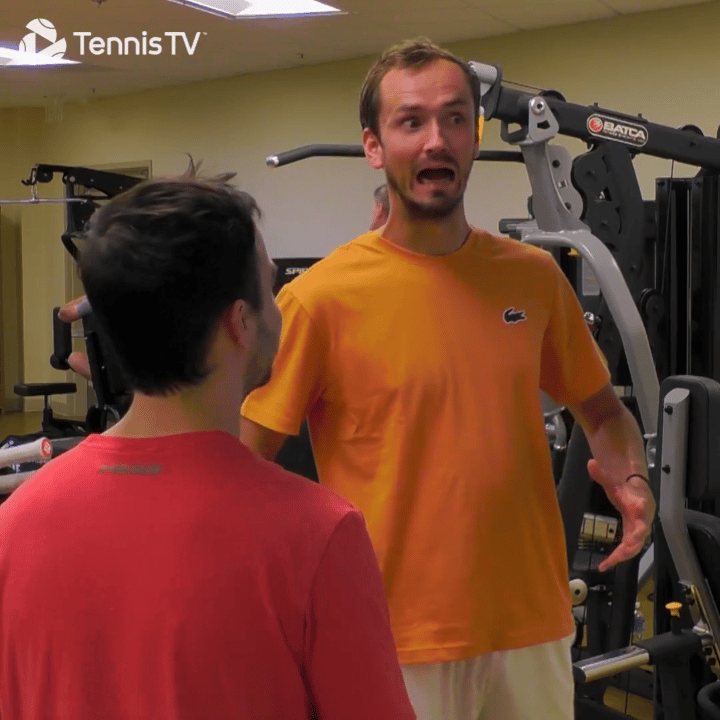 梅德维德夫，瑟瑟发抖[？？？]8日进行的印第安维尔斯大师赛不缺冷门，而这其中