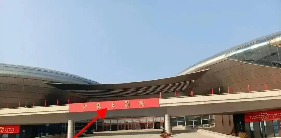 50亿砸进陕西老钢厂！张艺谋把废厂房改成秦汉长安城，地砖纹路都按考古报告复