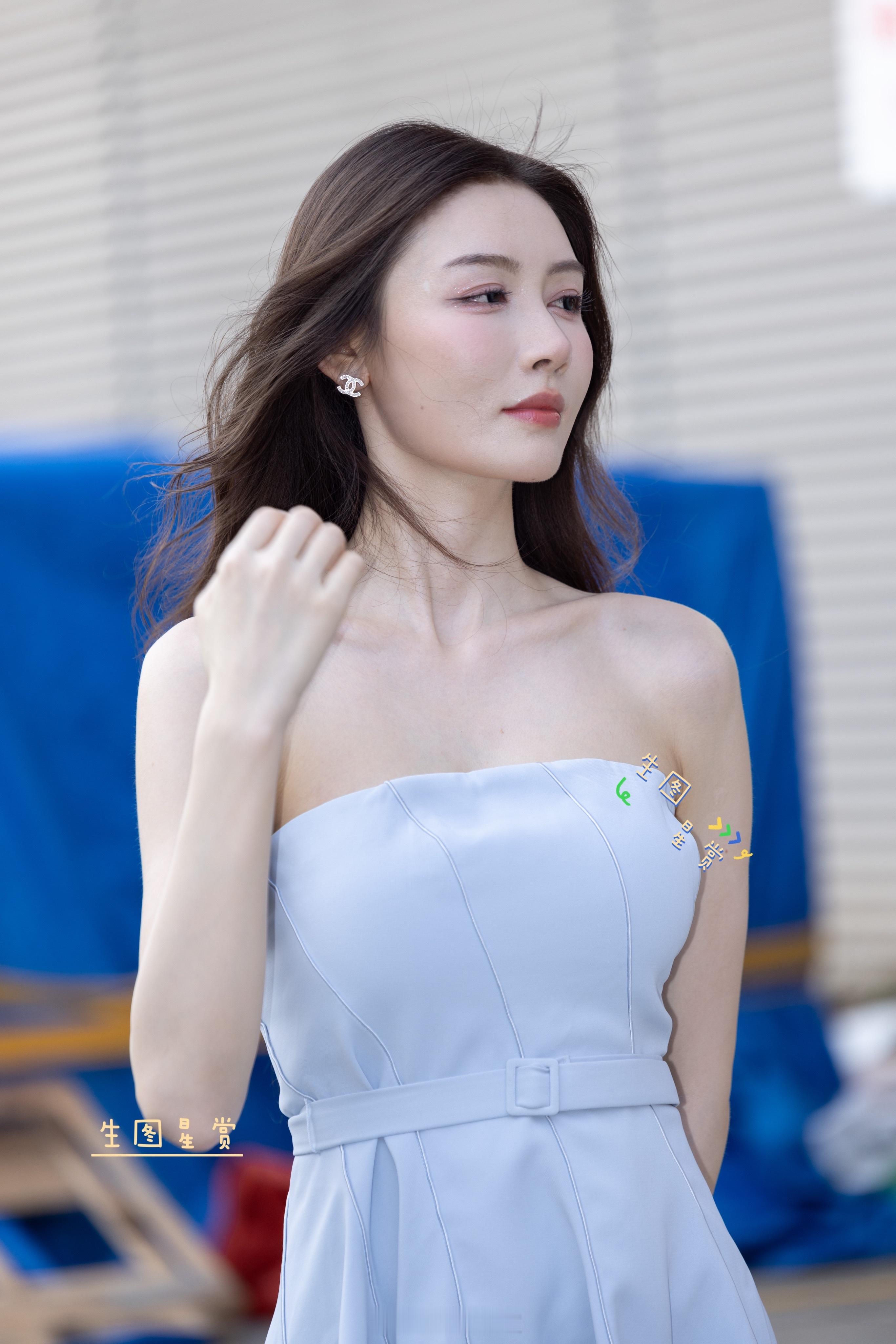 敏敏上海cj外拍换鞋气质美人，如沐春风🫧​​​
