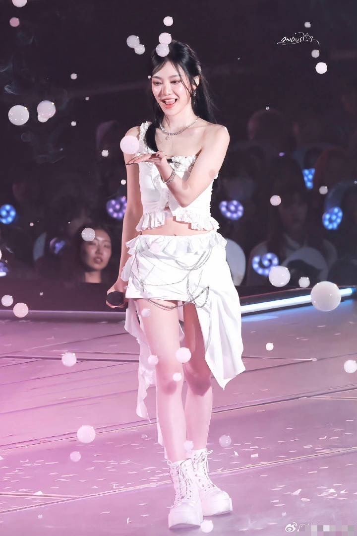 全体泡友开始深度思考是友军还是小尼玛！