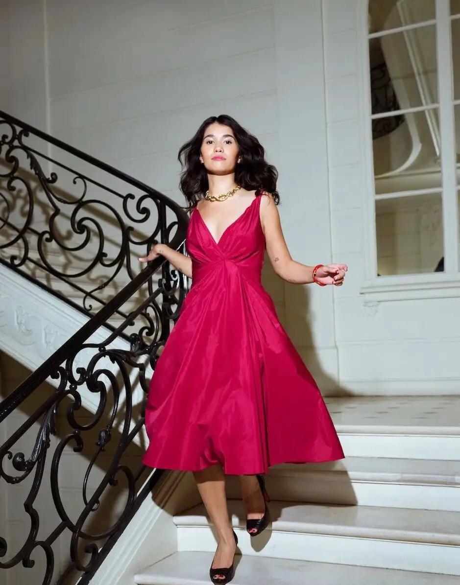 照片中的女孩来自中国唯一富过17代的家族，被称为名媛中的名媛，她与华为千金姚安娜