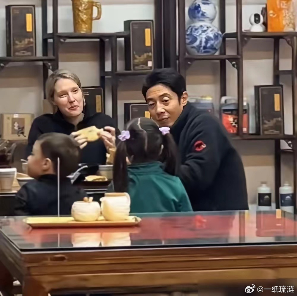 别信什么“完美人生”的鸡汤。看看撒贝宁，你就懂了。清明假期，50岁的他，被游