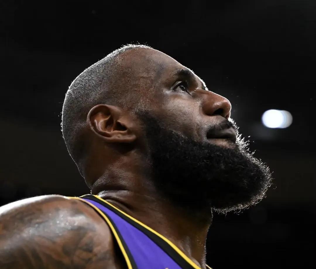湖人队记再爆惊人言论，直指詹皇！今天ESPN名记，同时也是湖人老板的珍妮的好友