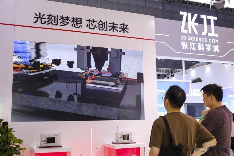 荷兰下调光刻机从7纳米以下到14纳米以下，这是针对中国的。还对晶圆也禁止用于中国