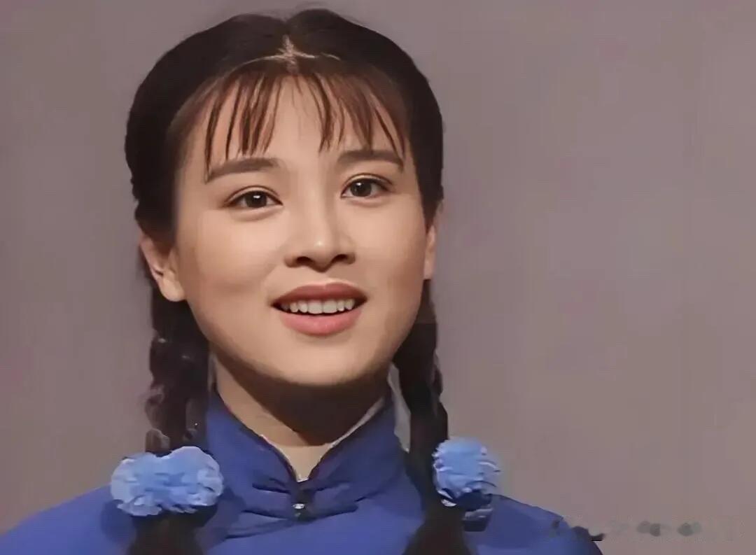 赵明明和陈红年轻时候的颜值比对，谁才是颜值和气质最完美的那一个呢？赵明明白净