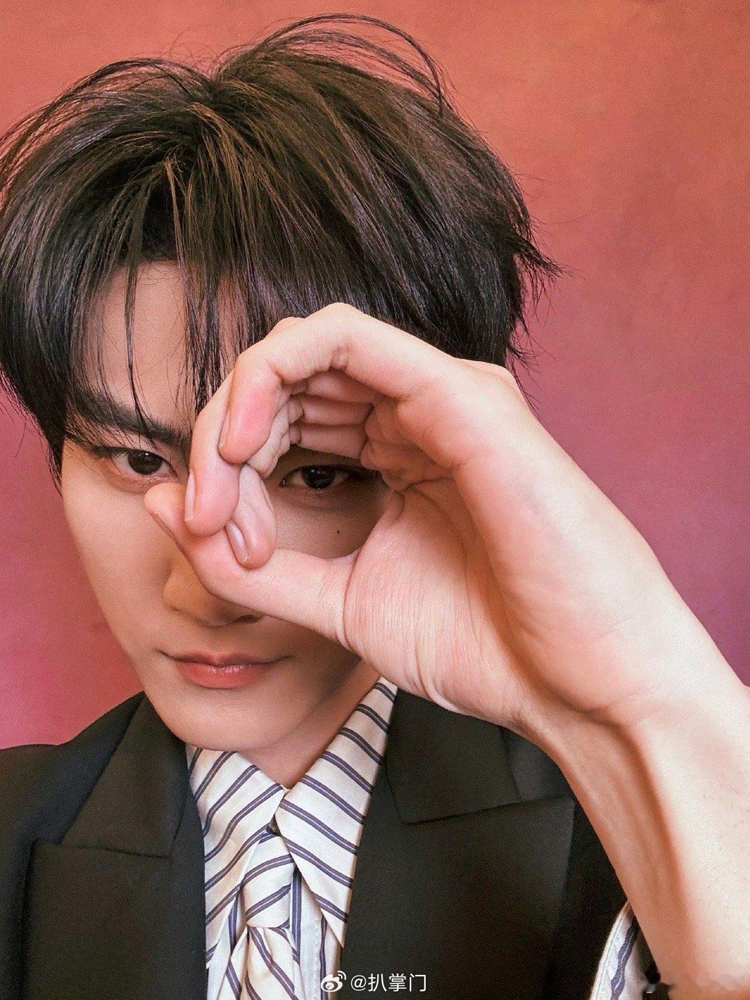 陈妍希推荐与周柯宇的cp视频陈妍希这是带头嗑cp啦～陈妍希居然在社交平台推荐了与