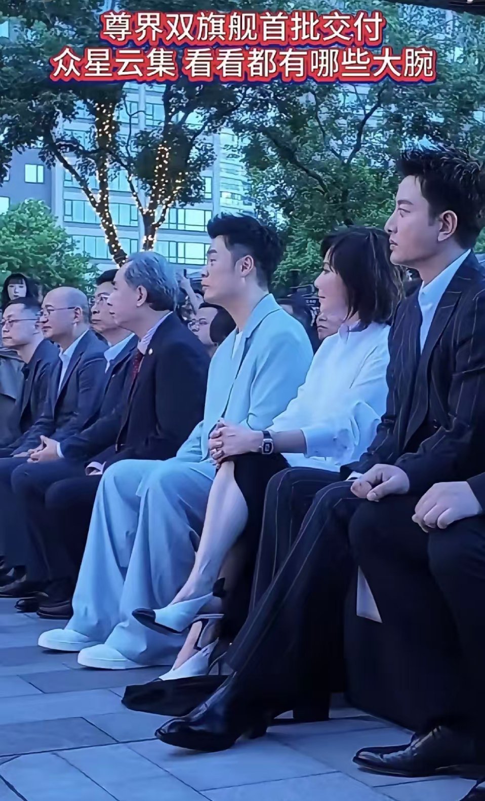 害，全是不差钱的主儿啊，对咱们普通老百姓来说，还是瞅瞅小米更实在，小米的交车仪式