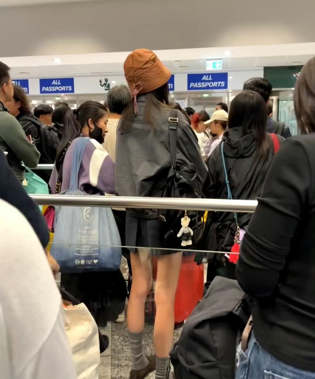 关晓彤的腿原相机！原来真的很细