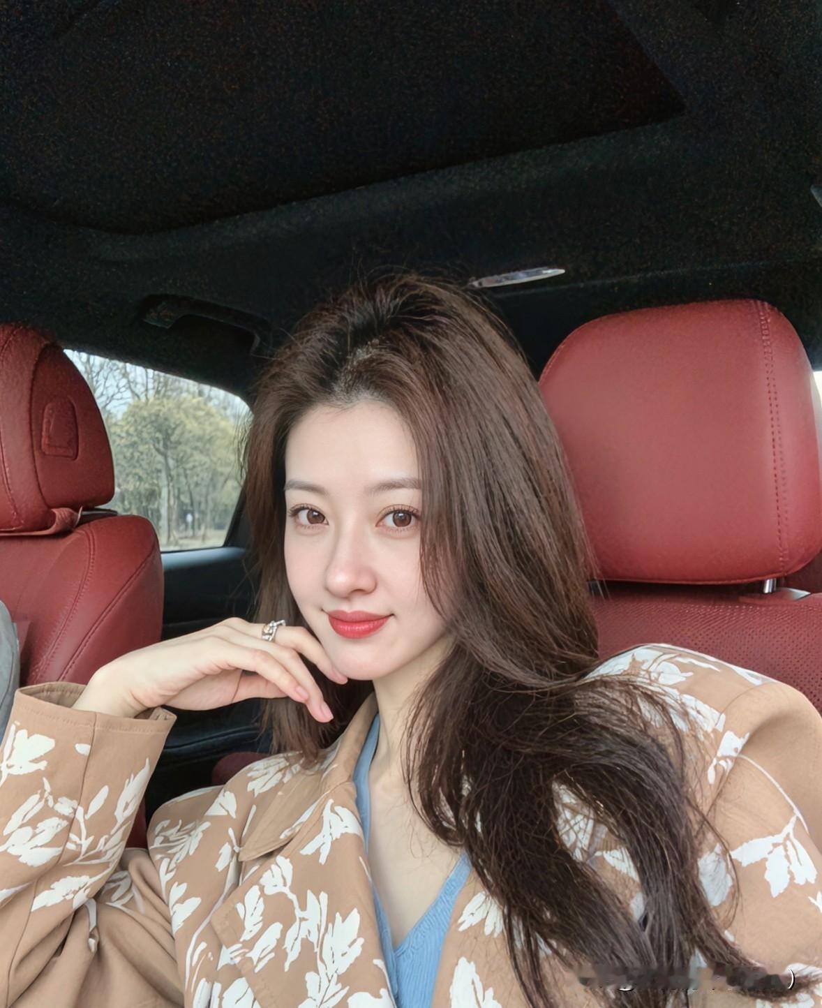 生活有时候确实挺粗糙的，岁月也未必总是那么温柔，甚至人心也可能凉薄。但