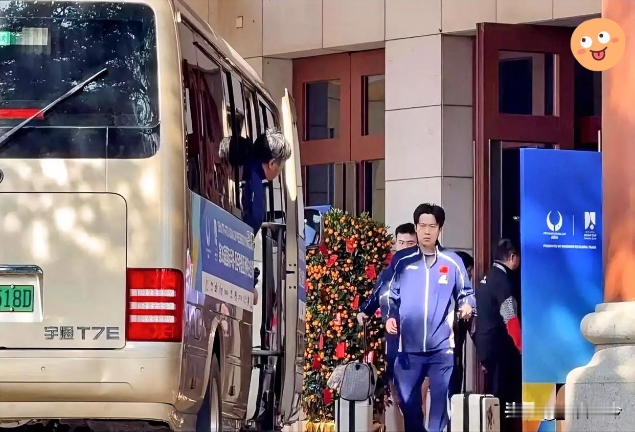 🔥亚洲杯名场面！孙逊怒斥王楚钦，国乒冠军从不是一个人的战场