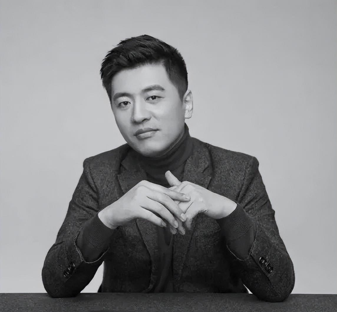 震惊！张雪峰因突发疾病，经抢救无效不幸去世！ 大家都还在为生活奔波，谁能想到