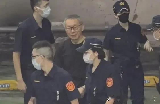 坐牢中的柯文哲，刑事控告原手下副市长林钦荣公然帮民进党在法庭上做伪证，使柯P被关